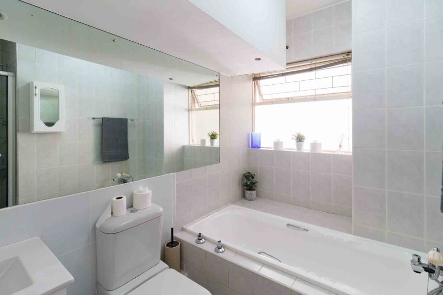 To Let 2 Bedroom Property for Rent in Sea Point Western Cape